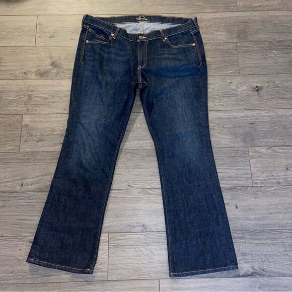 Old Navy The Diva Straight Jeans Women's Size 16 Short Blue‎ Mid Rise - Picture 1 of 4